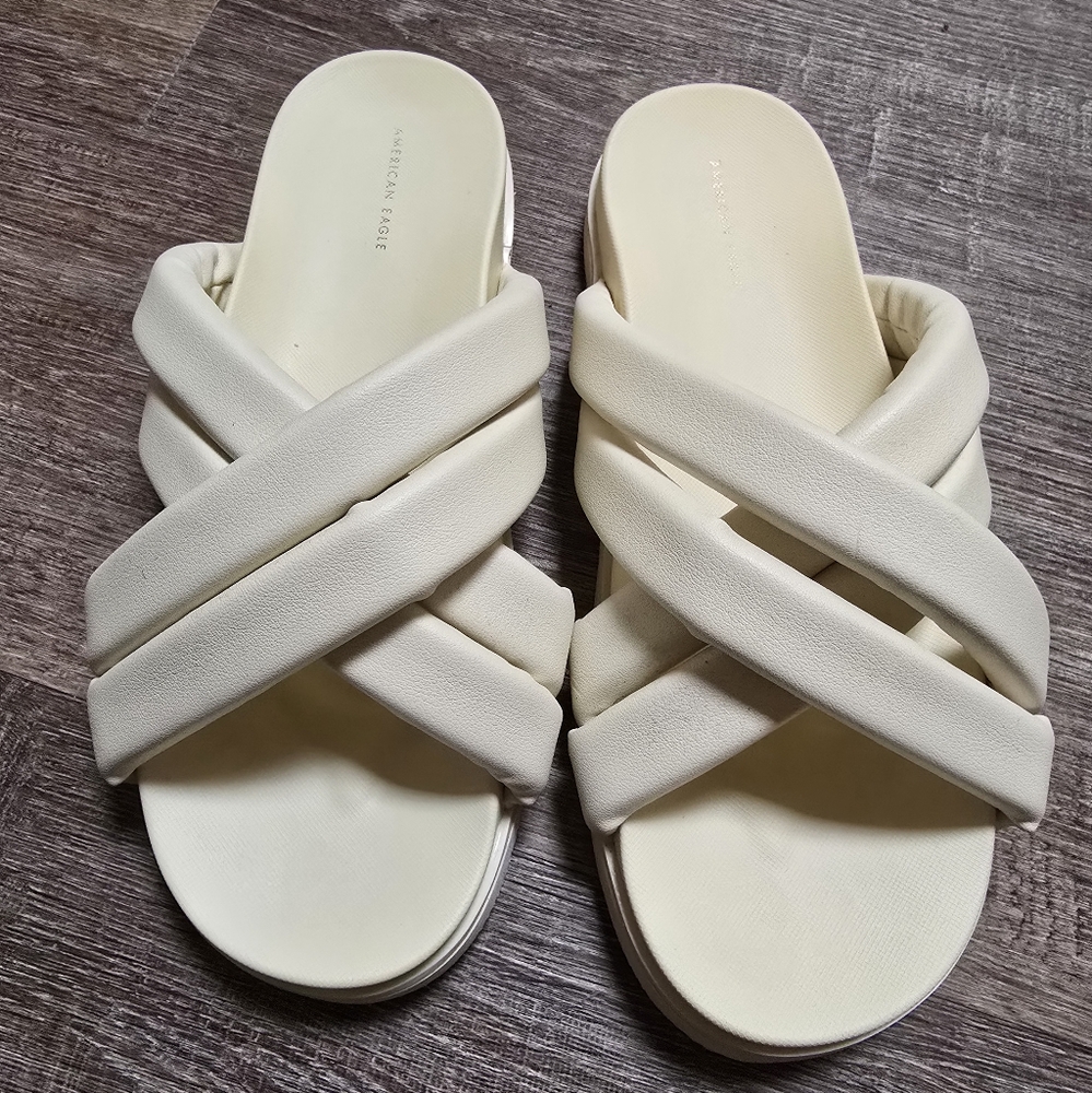 American Eagle Puffy X band Sandal Size 9